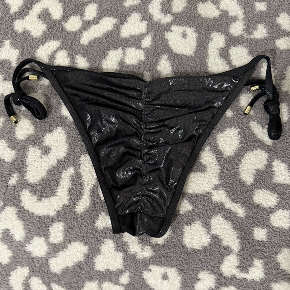 Beach Bunny Hard Summer Bikini Bottom - Picture 4 of 5